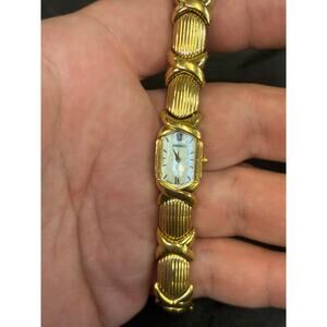 RARE Vintage Seiko 2E20-7389 MOP Gold Tone Womens Watch!